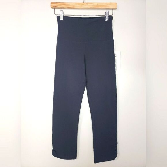 Svelte Small NWT Dark Grey Tummy Control Cropped Ruched Capri Leggings Yoga - Picture 1 of 11